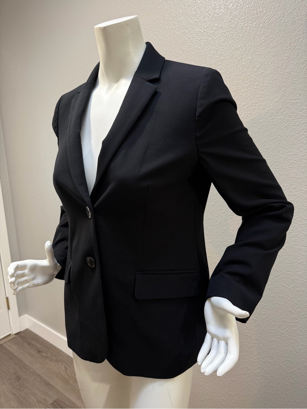Women's Black Single-Breasted Tailored Blazer